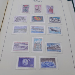 Collection timbres de France neufs** 1960-1989 en album Leuchtturm.