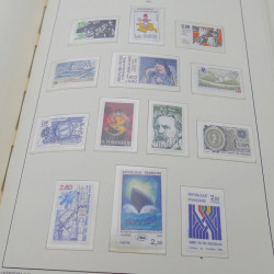 Collection timbres de France neufs** 1960-1989 en album Leuchtturm.