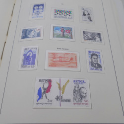 Collection timbres de France neufs** 1960-1989 en album Leuchtturm.