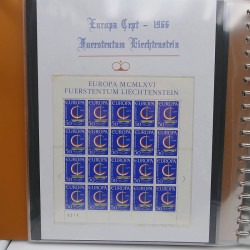 Collection feuillet de timbres Liechtenstein Europa 1961-1999 en 2 albums.