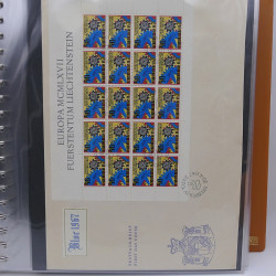 Collection feuillet de timbres Liechtenstein Europa 1961-1999 en 2 albums.