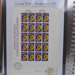 Collection feuillet de timbres Liechtenstein Europa 1961-1999 en 2 albums.