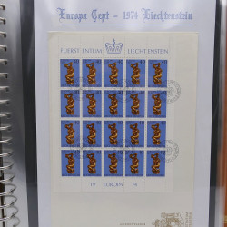 Collection feuillet de timbres Liechtenstein Europa 1961-1999 en 2 albums.