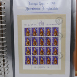 Collection feuillet de timbres Liechtenstein Europa 1961-1999 en 2 albums.