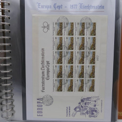 Collection feuillet de timbres Liechtenstein Europa 1961-1999 en 2 albums.