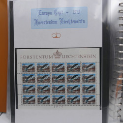 Collection feuillet de timbres Liechtenstein Europa 1961-1999 en 2 albums.