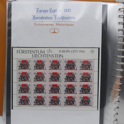 Collection feuillet de timbres Liechtenstein Europa 1961-1999 en 2 albums.