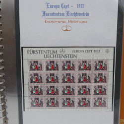 Collection feuillet de timbres Liechtenstein Europa 1961-1999 en 2 albums.