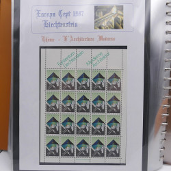 Collection feuillet de timbres Liechtenstein Europa 1961-1999 en 2 albums.