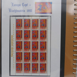 Collection feuillet de timbres Liechtenstein Europa 1961-1999 en 2 albums.