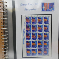 Collection feuillet de timbres Liechtenstein Europa 1961-1999 en 2 albums.