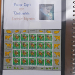 Collection feuillet de timbres Liechtenstein Europa 1961-1999 en 2 albums.