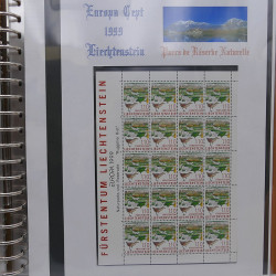 Collection feuillet de timbres Liechtenstein Europa 1961-1999 en 2 albums.