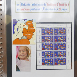 Collection feuillet de timbres Liechtenstein Europa 1961-1999 en 2 albums.