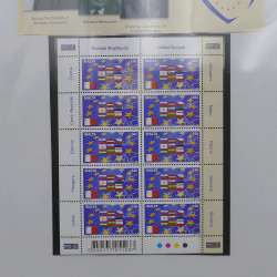 Collection feuillet de timbres Liechtenstein Europa 1961-1999 en 2 albums.