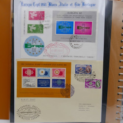 Collection feuillets de timbres Europa 1960-1999 en 13 albums.