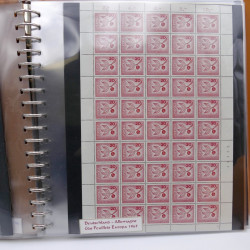 Collection feuillets de timbres Europa 1960-1999 en 13 albums.