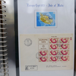 Collection feuillets de timbres Europa 1960-1999 en 13 albums.