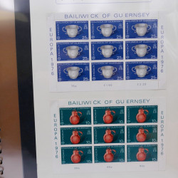 Collection feuillets de timbres Europa 1960-1999 en 13 albums.