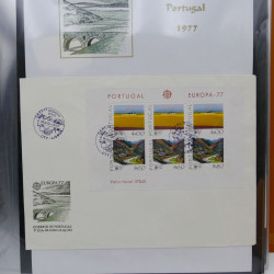 Collection feuillets de timbres Europa 1960-1999 en 13 albums.