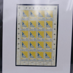 Collection feuillets de timbres Europa 1960-1999 en 13 albums.