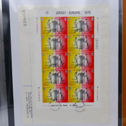 Collection feuillets de timbres Europa 1960-1999 en 13 albums.