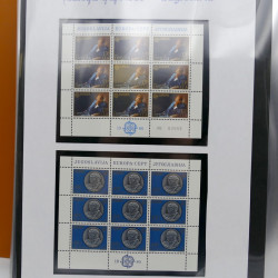 Collection feuillets de timbres Europa 1960-1999 en 13 albums.