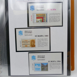 Collection feuillets de timbres Europa 1960-1999 en 13 albums.