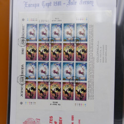 Collection feuillets de timbres Europa 1960-1999 en 13 albums.