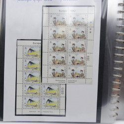 Collection feuillets de timbres Europa 1960-1999 en 13 albums.