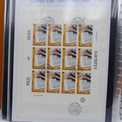 Collection feuillets de timbres Europa 1960-1999 en 13 albums.