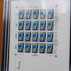 Collection feuillets de timbres Europa 1960-1999 en 13 albums.