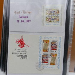 Collection feuillets de timbres Europa 1960-1999 en 13 albums.