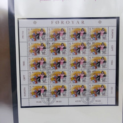 Collection feuillets de timbres Europa 1960-1999 en 13 albums.