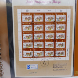 Collection feuillets de timbres Europa 1960-1999 en 13 albums.