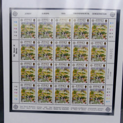 Collection feuillets de timbres Europa 1960-1999 en 13 albums.