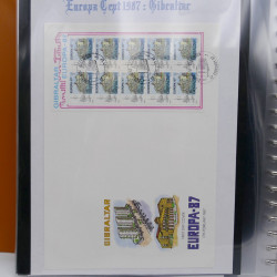 Collection feuillets de timbres Europa 1960-1999 en 13 albums.