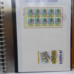 Collection feuillets de timbres Europa 1960-1999 en 13 albums.