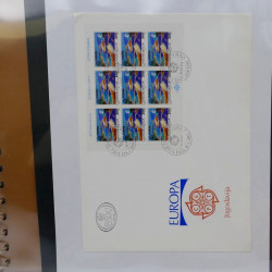 Collection feuillets de timbres Europa 1960-1999 en 13 albums.