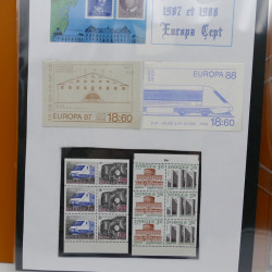 Collection feuillets de timbres Europa 1960-1999 en 13 albums.