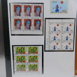 Collection feuillets de timbres Europa 1960-1999 en 13 albums.