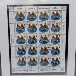 Collection feuillets de timbres Europa 1960-1999 en 13 albums.