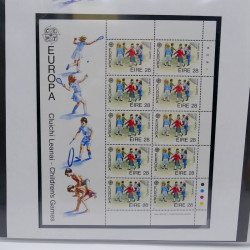 Collection feuillets de timbres Europa 1960-1999 en 13 albums.