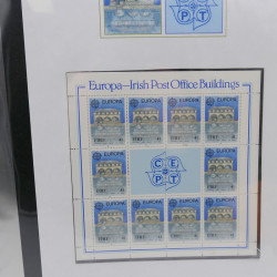 Collection feuillets de timbres Europa 1960-1999 en 13 albums.