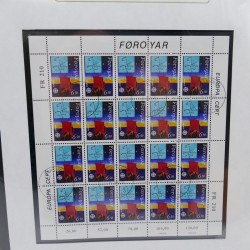 Collection feuillets de timbres Europa 1960-1999 en 13 albums.