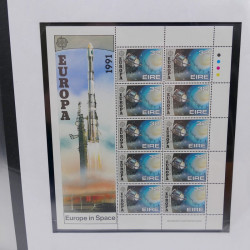 Collection feuillets de timbres Europa 1960-1999 en 13 albums.