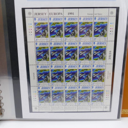 Collection feuillets de timbres Europa 1960-1999 en 13 albums.