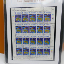 Collection feuillets de timbres Europa 1960-1999 en 13 albums.