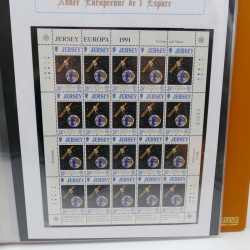 Collection feuillets de timbres Europa 1960-1999 en 13 albums.