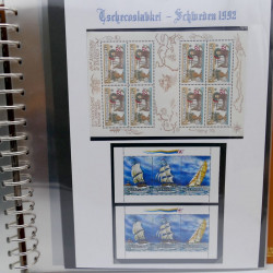 Collection feuillets de timbres Europa 1960-1999 en 13 albums.